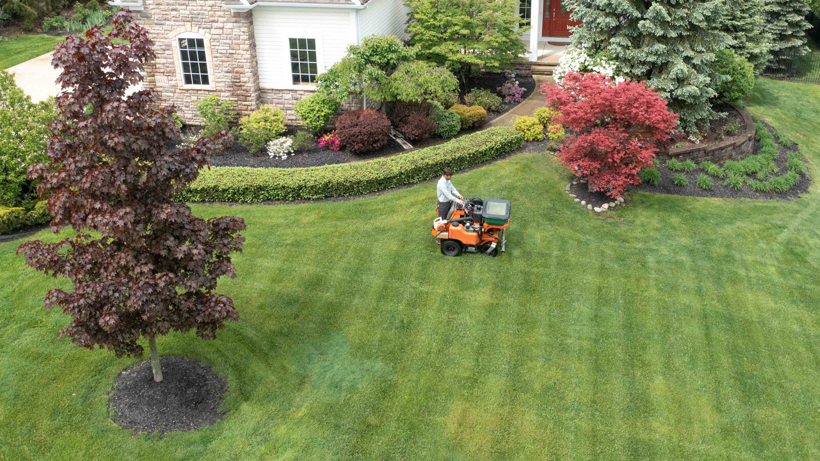 Your Yearly Lawn Care Schedule for Northeast Ohio